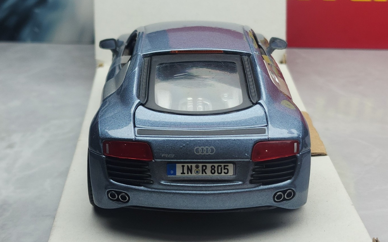 Pre-Owned Maisto 1:24 Audi R8 Die-Cast Model Car – Sky Blue, Rare with Box