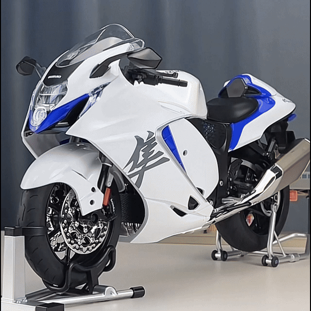 1:6 Suzuki Hayabusa Motorcycle Model with Start & Dual Smoke Effect - Dadai Models