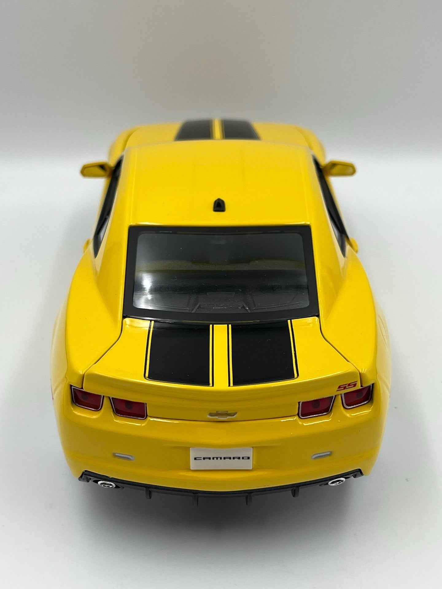 1:18 2010 Chevrolet Camaro Bumblebee Diecast Model Car -  Licensed Collectible - Dadai Models