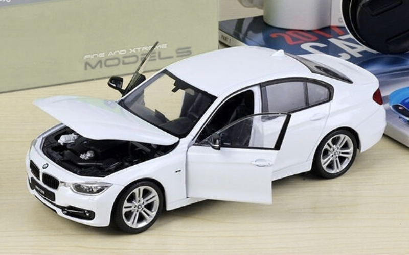 1:24 BMW 3 Series Diecast Model Car - Licensed Alloy Collectible - Dadai Models