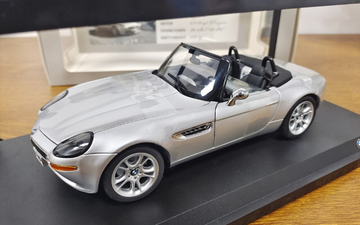 Pre-Owned Kyosho 1:18 BMW Z8 Roadster Die-Cast Model Car – 1999 Silver Convertible