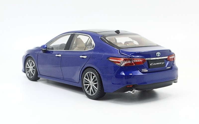 1:18 Toyota Camry 8th Gen Sports Alloy Diecast Model Car Collectible - Dadai Models