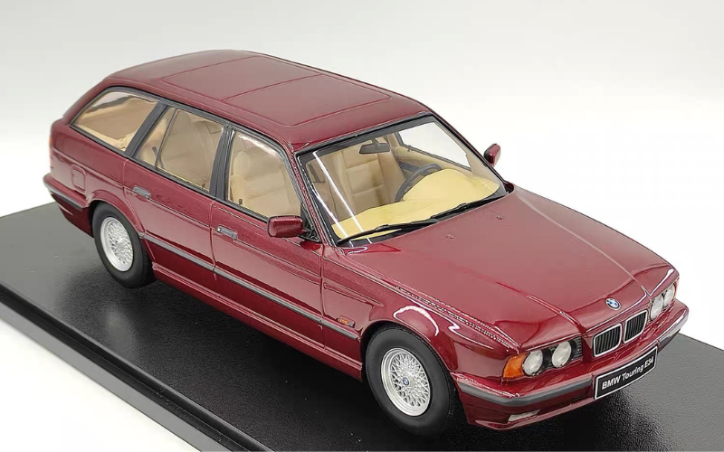 1:18 BMW 5-Series Touring E34 1996 Red Die-Cast Model Car – Steering Linkage