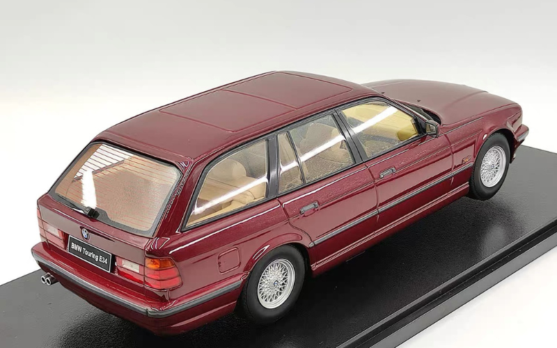 1:18 BMW 5-Series Touring E34 1996 Red Die-Cast Model Car – Steering Linkage