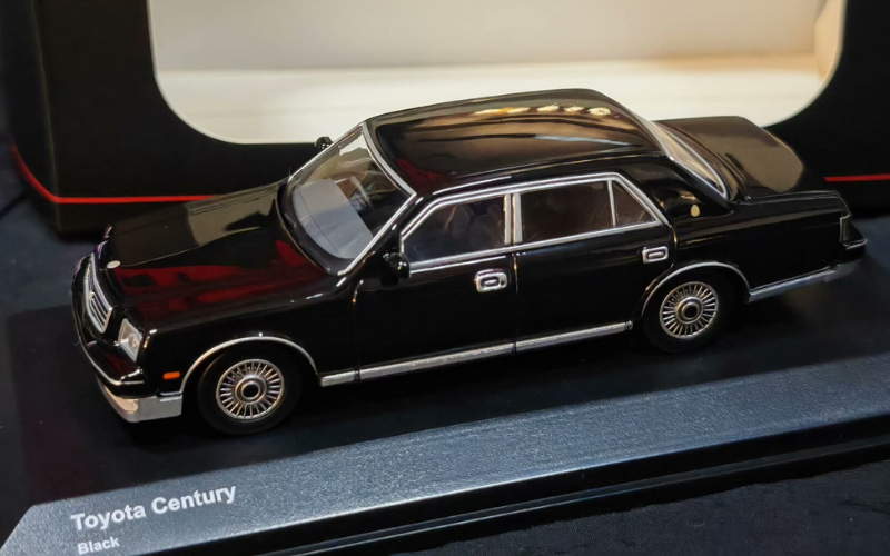 1:18 Toyota Century Die-Cast Model Car – Right-Hand Drive, Wine Red, New