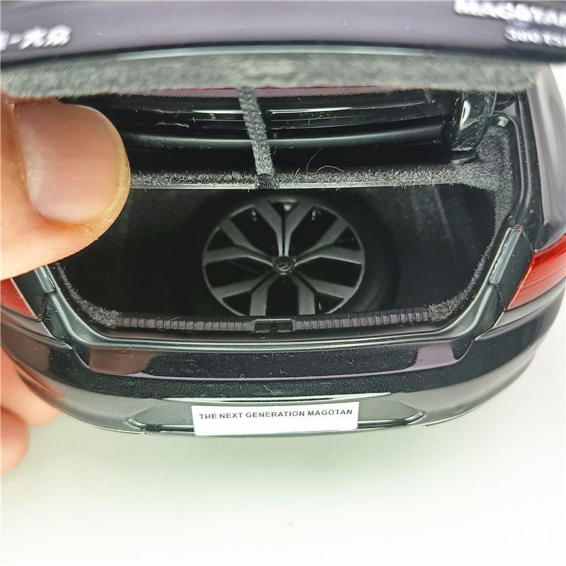 1:18 Volkswagen Passat / Magotan B8L Official Dealer Edition Diecast Model Car - Dadai Models