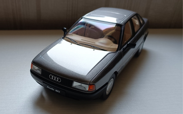 Pre-Owned 1:18 Audi 80 Die-Cast Model Car – Rare Alloy Wheels (Original Box)