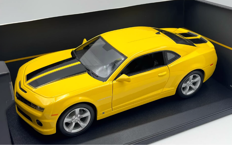 1:18 2010 Chevrolet Camaro Bumblebee Diecast Model Car -  Licensed Collectible - Dadai Models