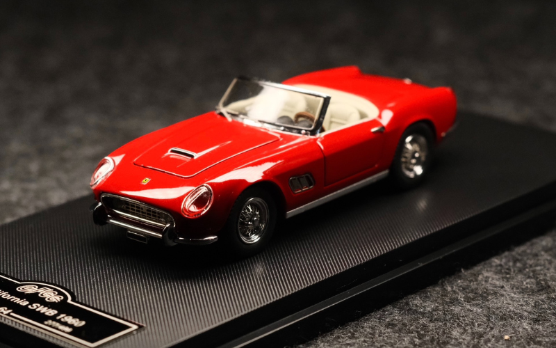 GFCC 1:64 Ferrari California Die-Cast Model Car – Red, Near-New with Case