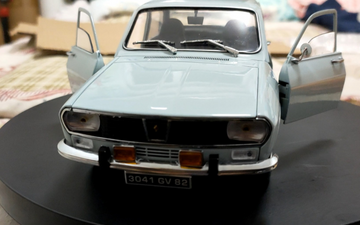Pre-Owned 1:18 Renault 12 Classic Die-Cast Model Car – Vintage French Sedan