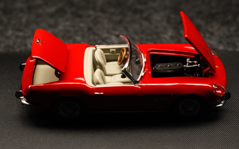 GFCC 1:64 Ferrari California Die-Cast Model Car – Red, Near-New with Case