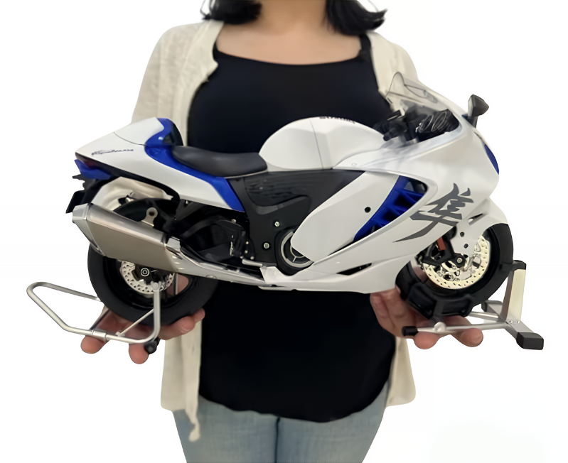 1:6 Suzuki Hayabusa Motorcycle Model with Start & Dual Smoke Effect - Dadai Models